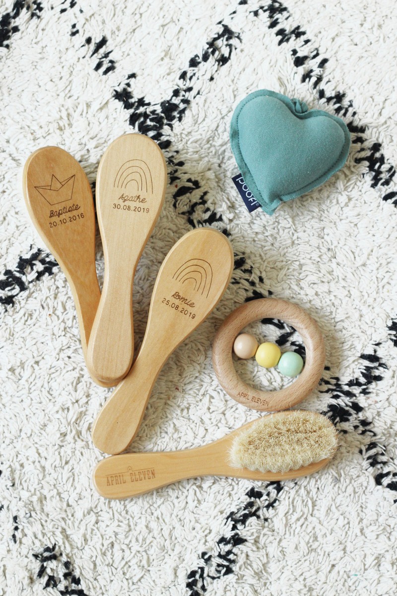 brosse-bb-personnalise-en-bois-april-eleven