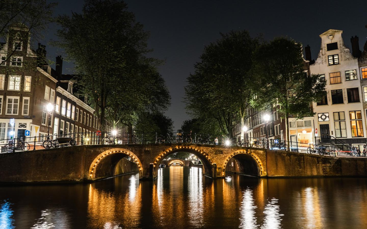 Amsterdam, Pays-Bas. Photo de Ehud Neuhaus sur Unsplash