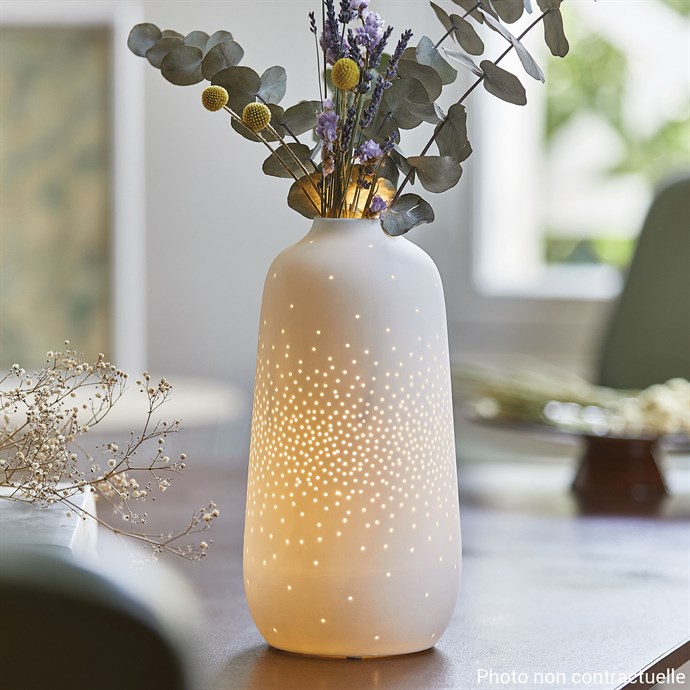 vase-et-lampe-en-cramique-blanc