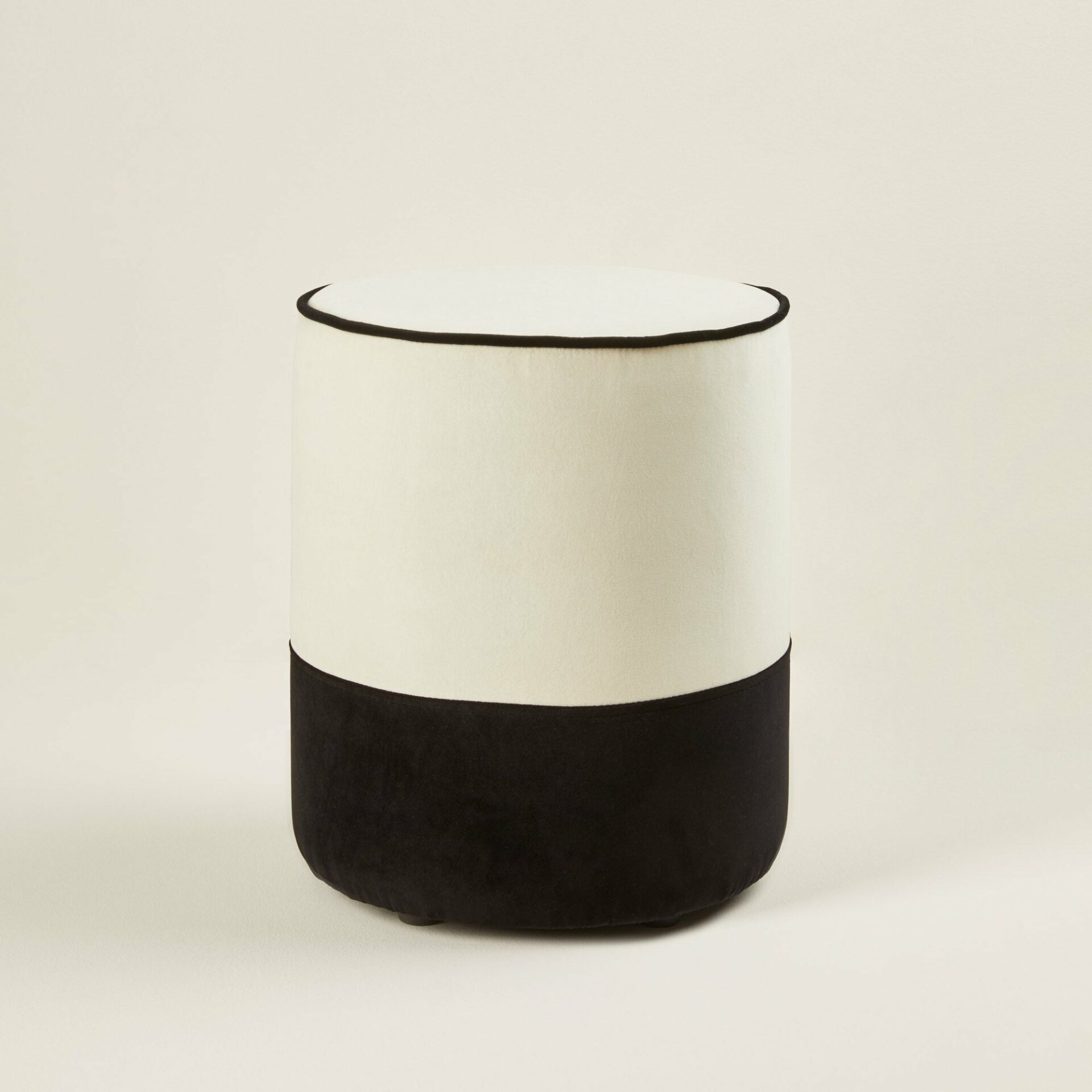 pouf-noe-ivoire-et-noir