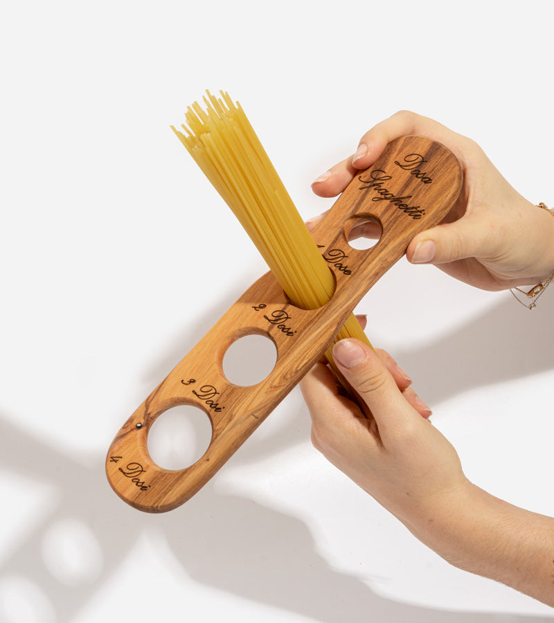 mesure-spaghetti-en-bois-dolivier-italien-lavant-gardiste