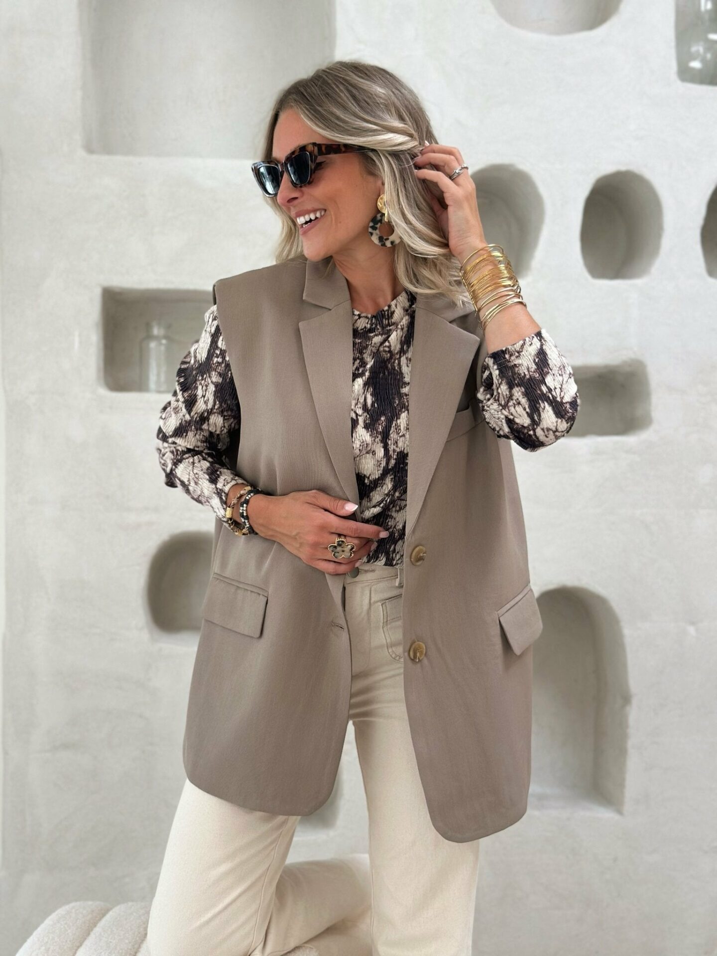 la-veste-sans-manche-oria-taupe
