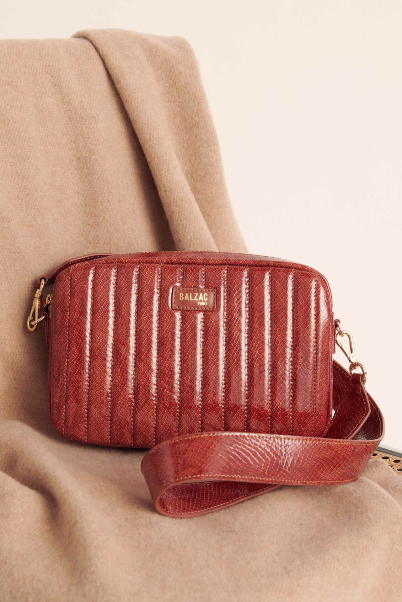 sac-grand-csar-vernis-emboss-cognac